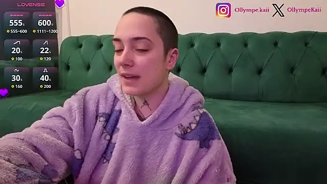 Snapshot of OllympeKaii chatting on December 17, 4:13 pm OllympeKaii online show from December 17, 4:13 pm