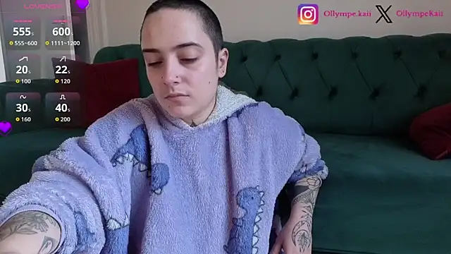 Snapshot of OllympeKaii chatting on December 18, 11:49 am OllympeKaii online show from December 18, 11:49 am