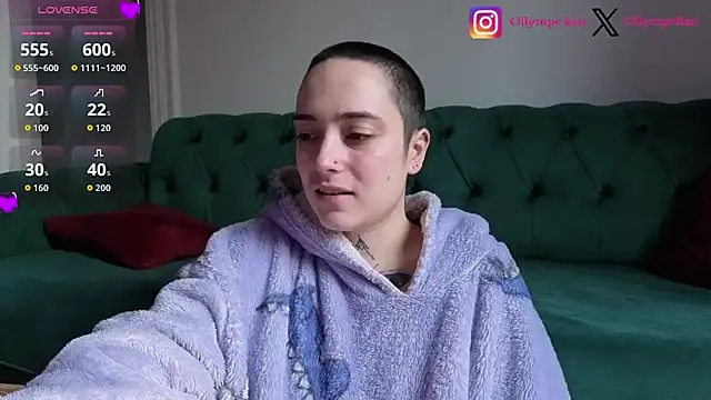 Snapshot of OllympeKaii chatting on December 22, 2:36 pm OllympeKaii online show from December 22, 2:36 pm