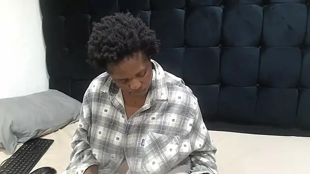 Snapshot of TaurusClitCake chatting on October 2, 7:48 am TaurusClitCake online show from October 2, 7:48 am