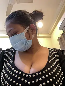 divya arora22 online show from March 5, 8:00 am