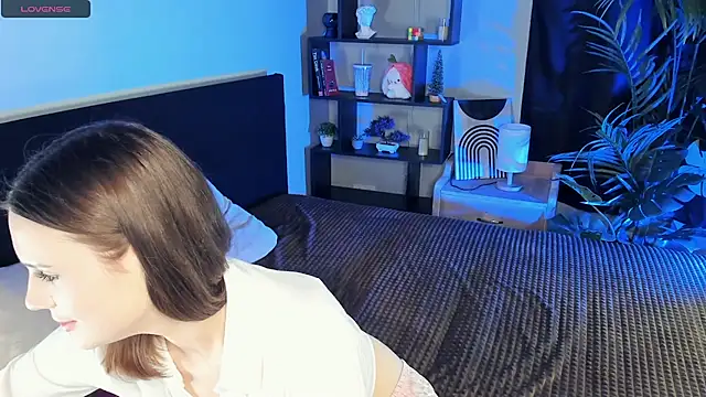 LisaBaillea online show from March 12, 8:52 pm