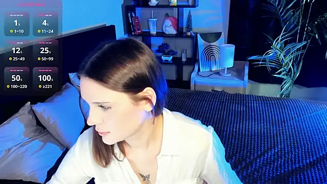 LisaBaillea online show from March 16, 9:05 pm