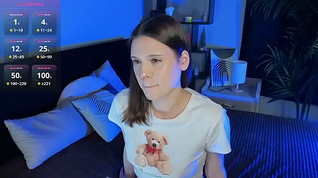 LisaBaillea online show from March 17, 9:02 pm
