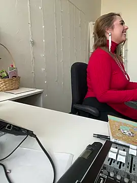 Snapshot of Juicy_PeachLux chatting on March 9, 11:03 am Juicy PeachLux online show from March 9, 11:03 am