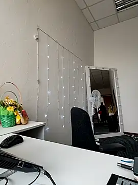 Snapshot of Juicy_PeachLux chatting on October 2, 7:48 am Juicy PeachLux online show from October 2, 7:48 am