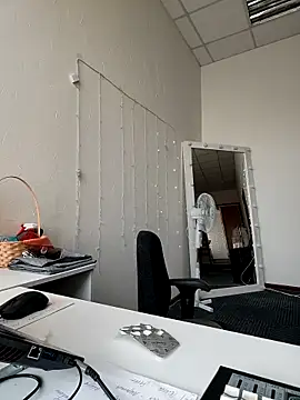 Snapshot of Juicy_PeachLux chatting on October 9, 9:29 am Juicy PeachLux online show from October 9, 9:29 am