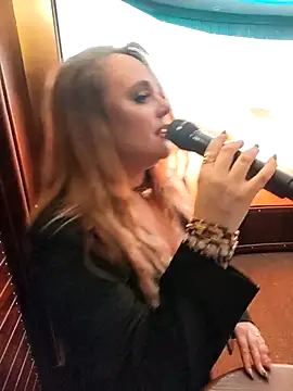 Snapshot of Juicy_PeachLux chatting on November 1, 5:04 pm Juicy PeachLux online show from November 1, 5:04 pm