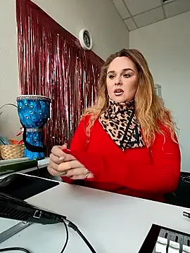 Snapshot of Juicy_PeachLux chatting on November 12, 5:41 am Juicy PeachLux online show from November 12, 5:41 am