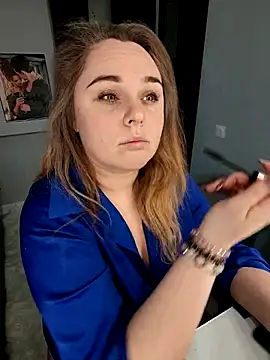 Snapshot of Juicy_PeachLux chatting on November 13, 6:12 am Juicy PeachLux online show from November 13, 6:12 am