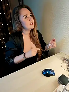 Snapshot of Juicy_PeachLux chatting on December 4, 5:54 pm Juicy PeachLux online show from December 4, 5:54 pm