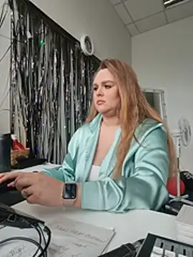 Juicy PeachLux online show from June 12, 6:45 am