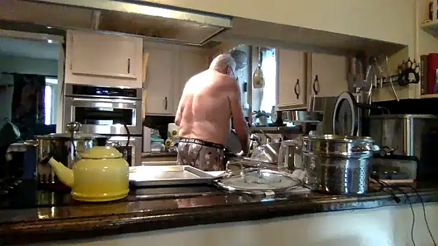 superbearboss online show from December 21, 8:27 pm