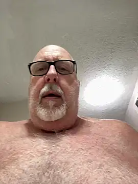 Snapshot of superbearboss chatting on February 15, 9:33 pm superbearboss online show from February 15, 9:33 pm