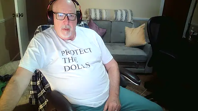 Snapshot of superbearboss chatting on February 17, 2:08 am superbearboss online show from February 17, 2:08 am