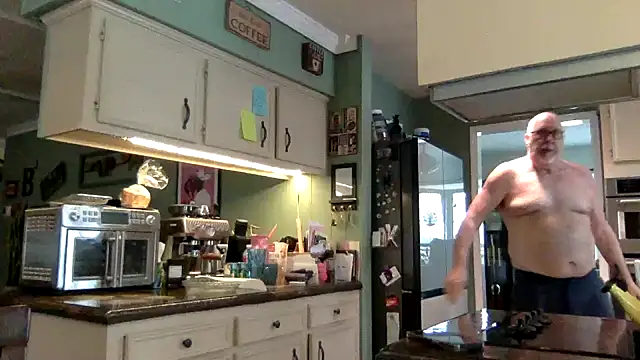 Snapshot of superbearboss chatting on February 20, 4:40 pm superbearboss online show from February 20, 4:40 pm