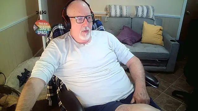 Snapshot of superbearboss chatting on February 27, 6:52 pm superbearboss online show from February 27, 6:52 pm