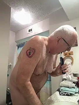 Snapshot of superbearboss chatting on March 4, 7:20 pm superbearboss online show from March 4, 7:20 pm