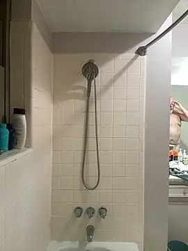 Snapshot of superbearboss chatting on March 11, 1:11 am superbearboss online show from March 11, 1:11 am