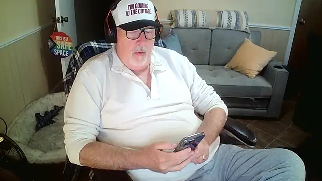 Snapshot of superbearboss chatting on March 19, 4:55 pm superbearboss online show from March 19, 4:55 pm