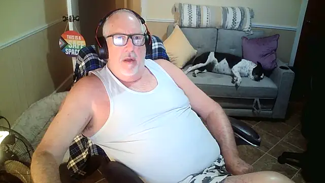 Snapshot of superbearboss chatting on March 31, 12:34 am superbearboss online show from March 31, 12:34 am