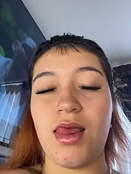 Snapshot of Karina_Leon chatting on July 12, 5:37 pm Karina Leon online show from July 12, 5:37 pm