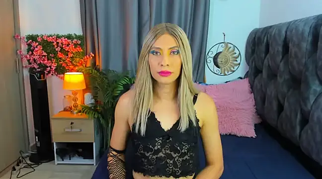 Snapshot of davinaclaire chatting on March 5, 12:59 am davinaclaire online show from March 5, 12:59 am