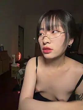 Snapshot of 214Jun chatting on March 8, 4:33 pm 214Jun online show from March 8, 4:33 pm