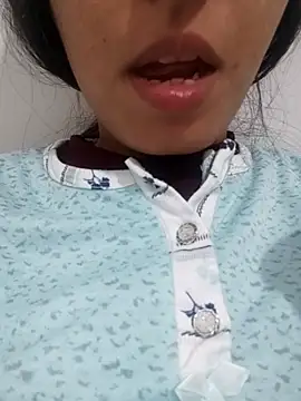 Snapshot of saraaxx1 chatting on November 17, 10:10 am saraaxx1 online show from November 17, 10:10 am