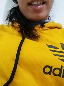 Snapshot of saraaxx1 chatting on November 18, 9:25 am saraaxx1 online show from November 18, 9:25 am