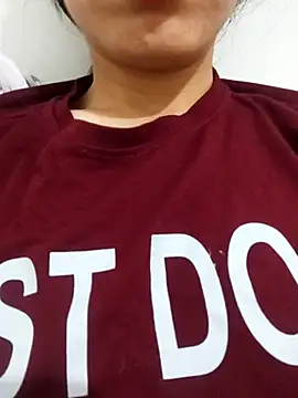 Snapshot of saraaxx1 chatting on November 19, 11:10 am saraaxx1 online show from November 19, 11:10 am