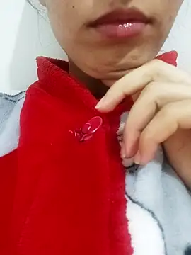 Snapshot of saraaxx1 chatting on November 23, 10:48 am saraaxx1 online show from November 23, 10:48 am