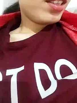 Snapshot of saraaxx1 chatting on November 25, 10:26 am saraaxx1 online show from November 25, 10:26 am