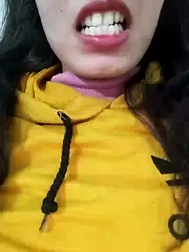 Snapshot of saraaxx1 chatting on December 17, 4:24 pm saraaxx1 online show from December 17, 4:24 pm