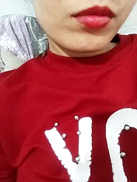 saraaxx1 online show from May 9, 4:34 pm