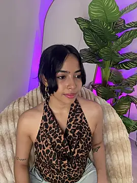  Emily Thompson  online show from March 4, 10:49 pm