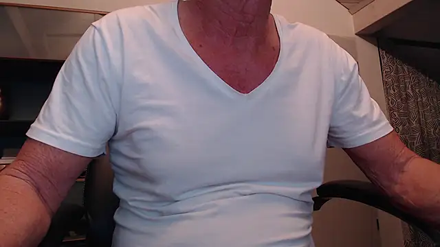 Snapshot of munichrubber chatting on December 21, 5:58 am munichrubber online show from December 21, 5:58 am