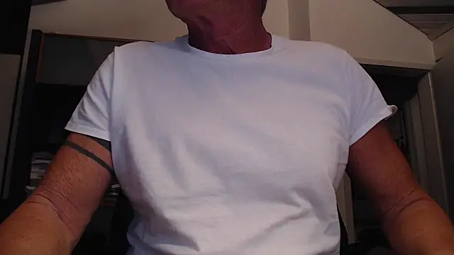 Snapshot of munichrubber chatting on December 29, 4:19 pm munichrubber online show from December 29, 4:19 pm