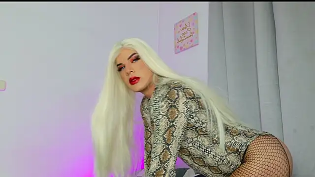 isahilton1 online show from March 11, 11:23 am