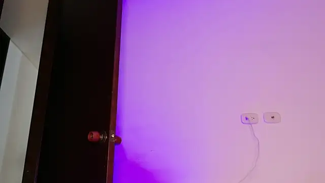 isahilton1 online show from September 8, 8:52 pm