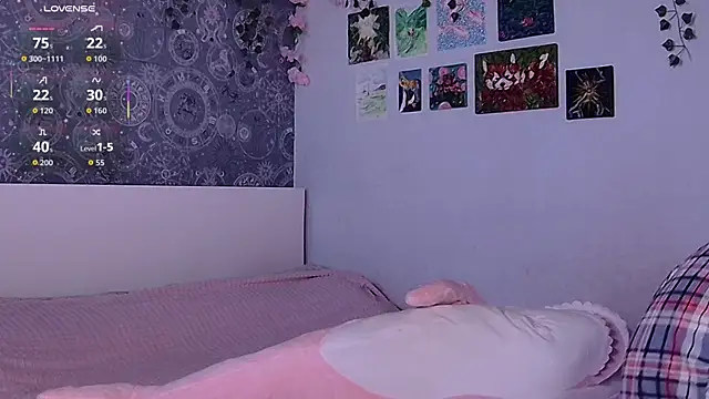Snapshot of Cute_Cate404 chatting on May 27, 2:30 am Cute Cate404 online show from May 27, 2:30 am