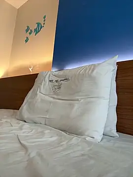 Snapshot of Elen chatting on April 7, 10:37 am Elen online show from April 7, 10:37 am