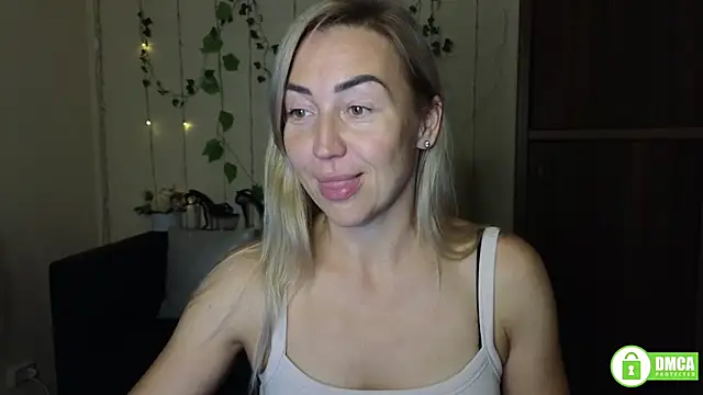 Snapshot of Kiss_julli88I chatting on September 18, 5:26 pm Kiss julli88I online show from September 18, 5:26 pm