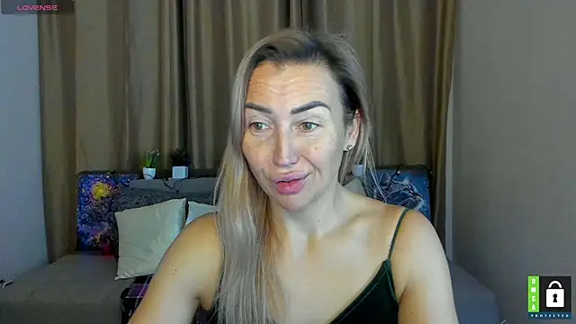 Kiss julli88I online show from November 25, 6:30 pm