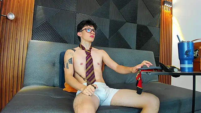troy rouge online show from March 23, 1:20 am