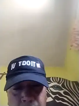 Snapshot of Brianmexboy chatting on March 16, 7:49 pm Brianmexboy online show from March 16, 7:49 pm