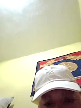 Snapshot of Brianmexboy chatting on April 10, 8:08 am Brianmexboy online show from April 10, 8:08 am