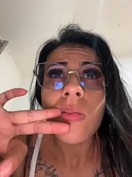 jheicylli online show from June 22, 4:15 pm