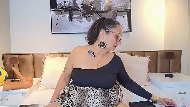 AlessandraLeroy online show from June 13, 12:03 pm