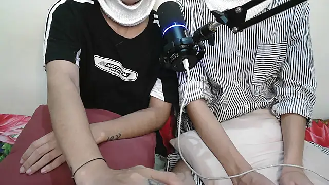 NaughtyThrouple007 online show from September 14, 6:07 pm